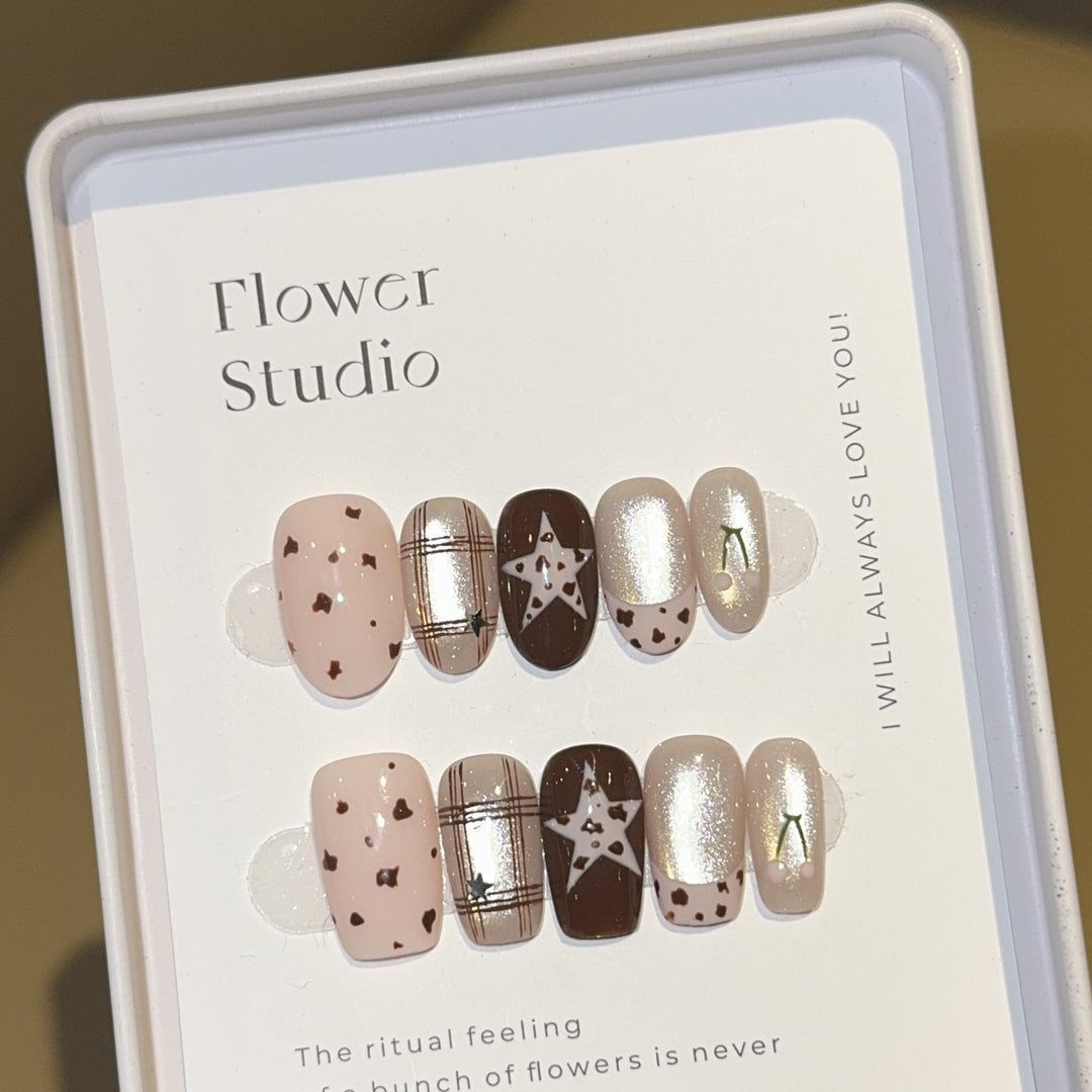 Artificial Nails in Elegant Flower Design Stornfield