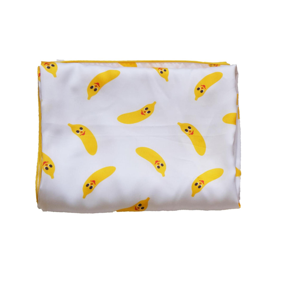 Cozy baby/kids blanket made of soft microfiber with cheerful banana print