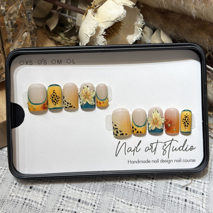 Floral Themed Press-On Nail Art Set Stornfield