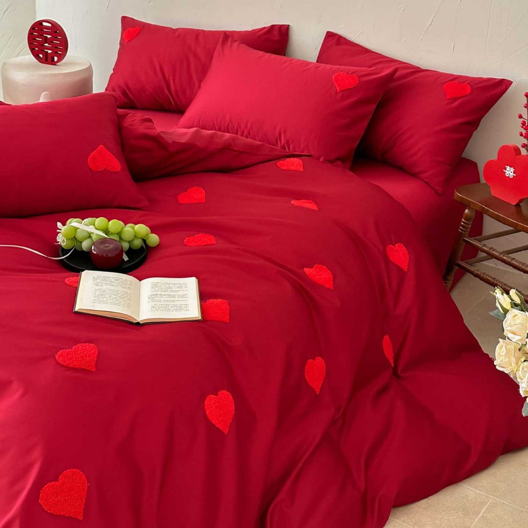 Cotton satin bedding set with appliquéd heart appliqués and extra soft touch