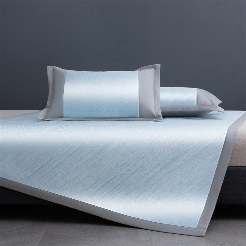 Women's Luxurious Bedspread with Elegant Two-Tone Design Stornfield