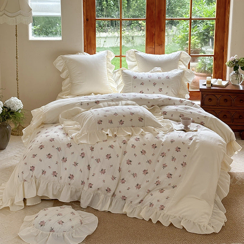 Romantic cotton bed linen set with frill and rose pattern