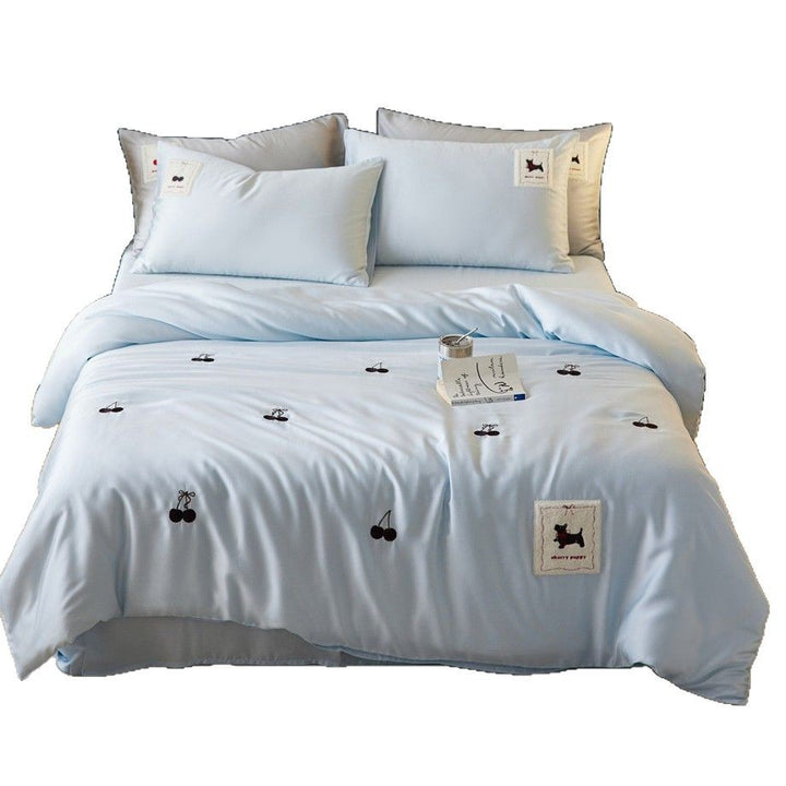 Bedding set made of cotton satin with subtle cherry embroidery and application patch