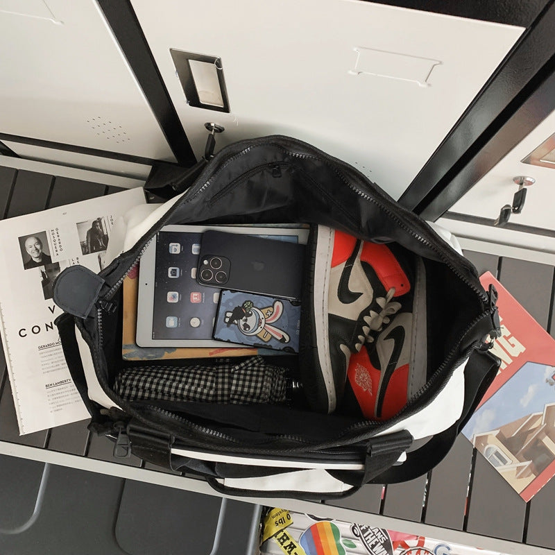 Practical sports and travel bag with ergonomic design Stornfield