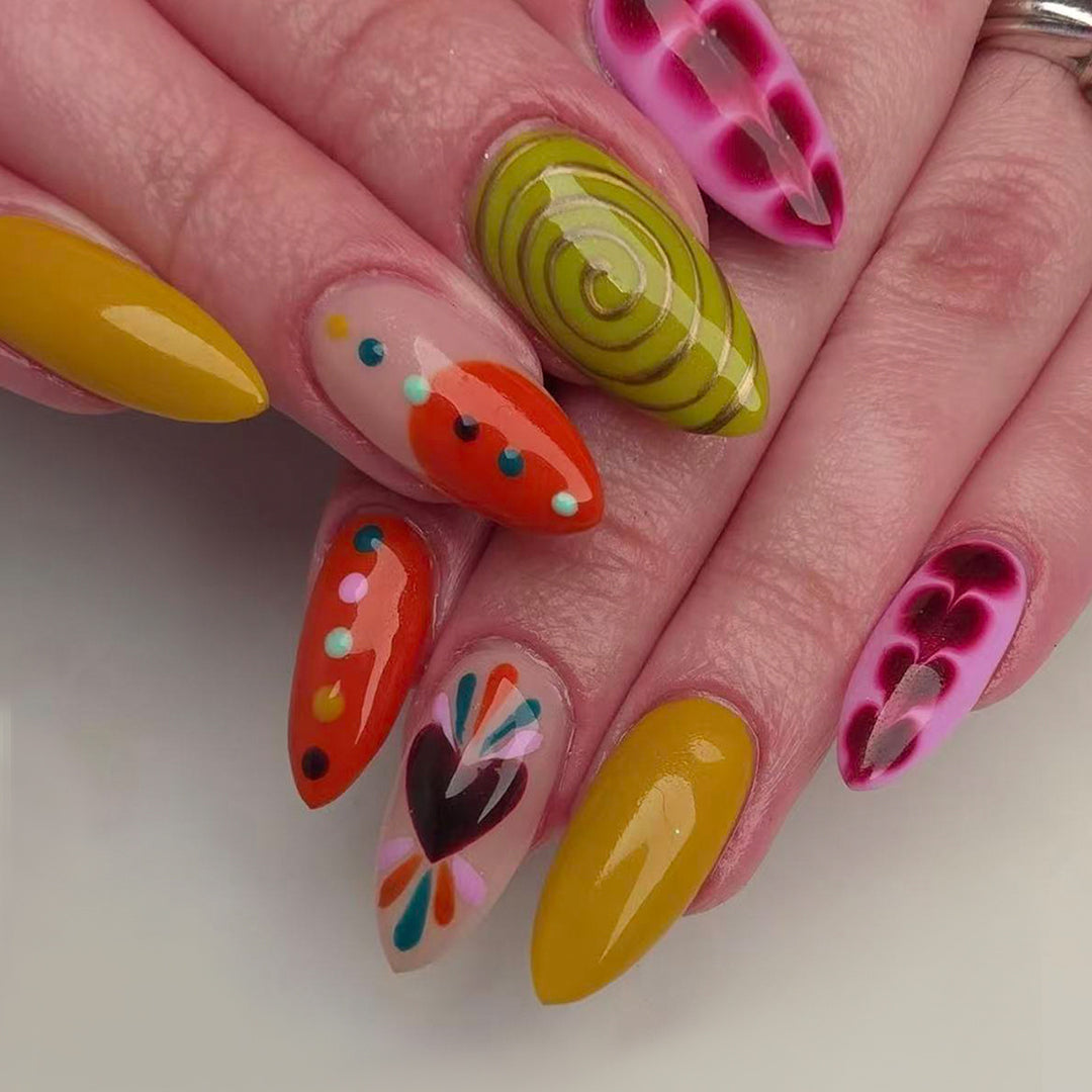Artificial nails with Lively Design Stornfield