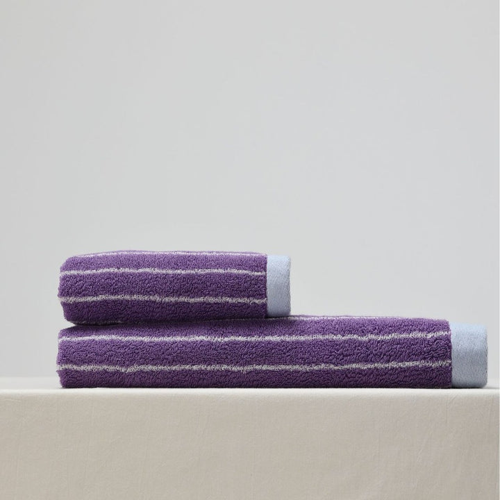 Cozy terry beach towel with high-quality edging