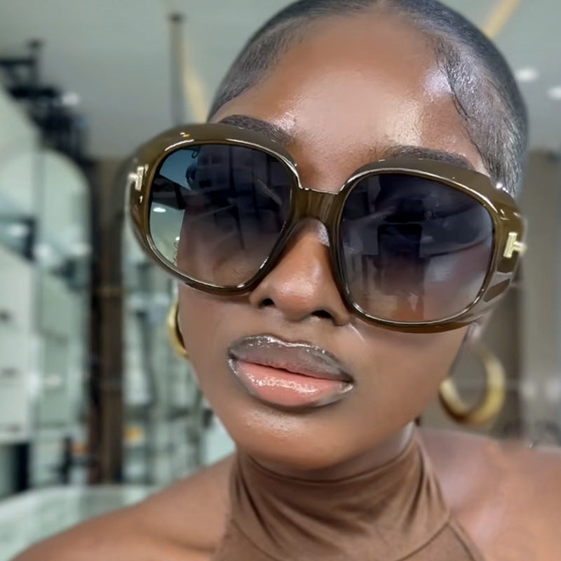 Women's oversized sunglasses with elegant frame structure and UV protection Stornfield