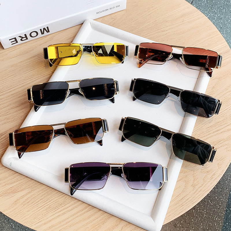 Women's designer sunglasses with luxurious frame and trendy cut Stornfield