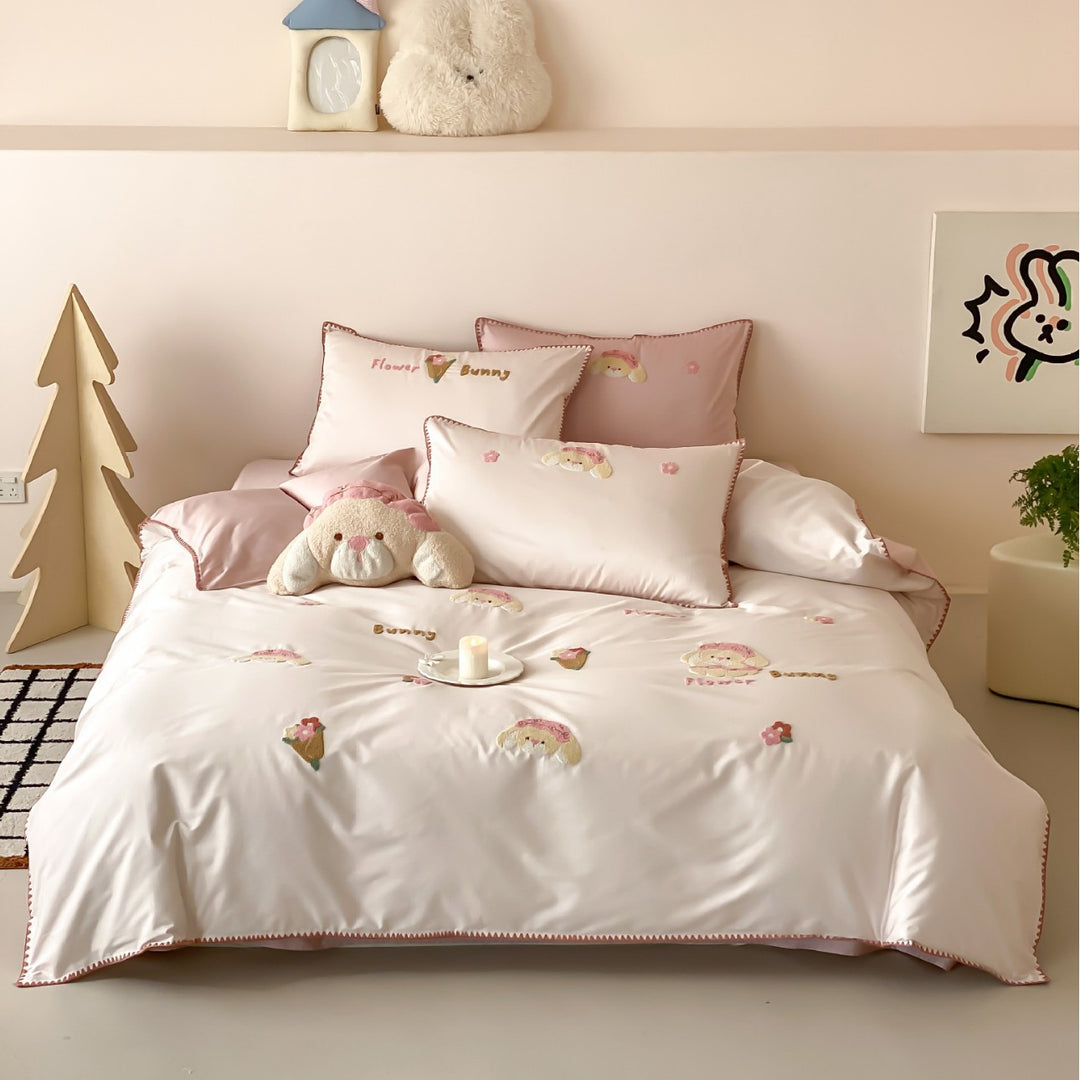 Embroidered Cat Appliqué Satin-Feel Duvet Cover Set with Contrast Piped Edge & Pillow Shams