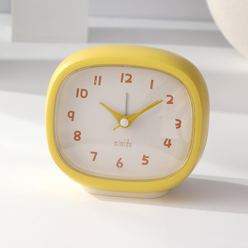 Table Clock in Modern Retro Design Stornfield