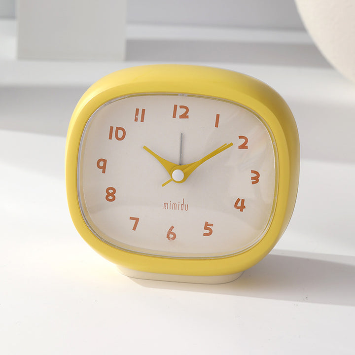 Table Clock in Modern Retro Design Stornfield