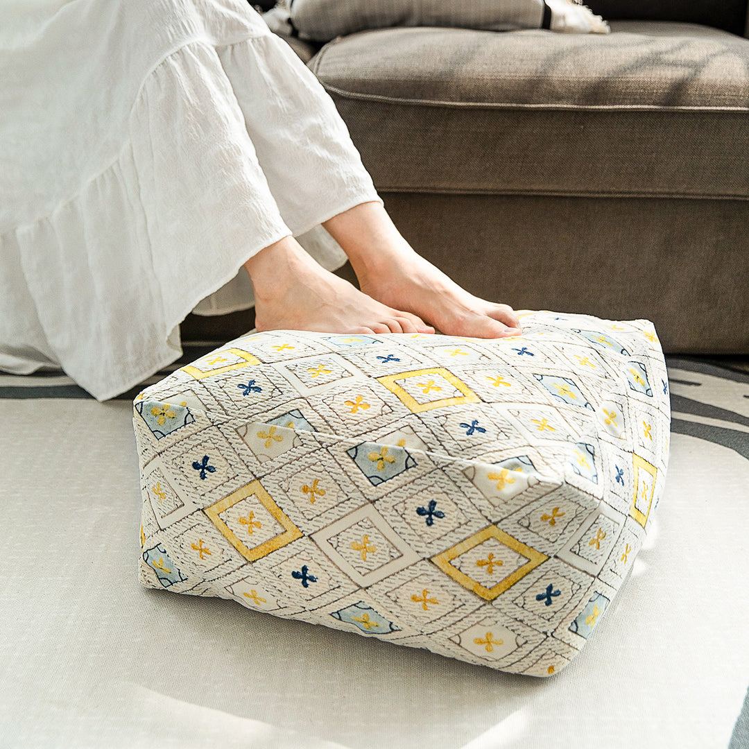 Seating pouf made of woven cotton blend with quilted diamond relief Stornfield