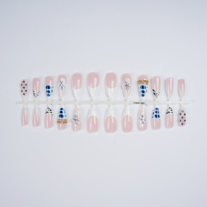 Premium Self-Adhesive Art Nails Stornfield