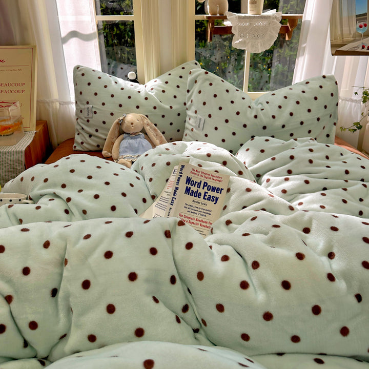 Cozy Polka Dot Fleece Blanket