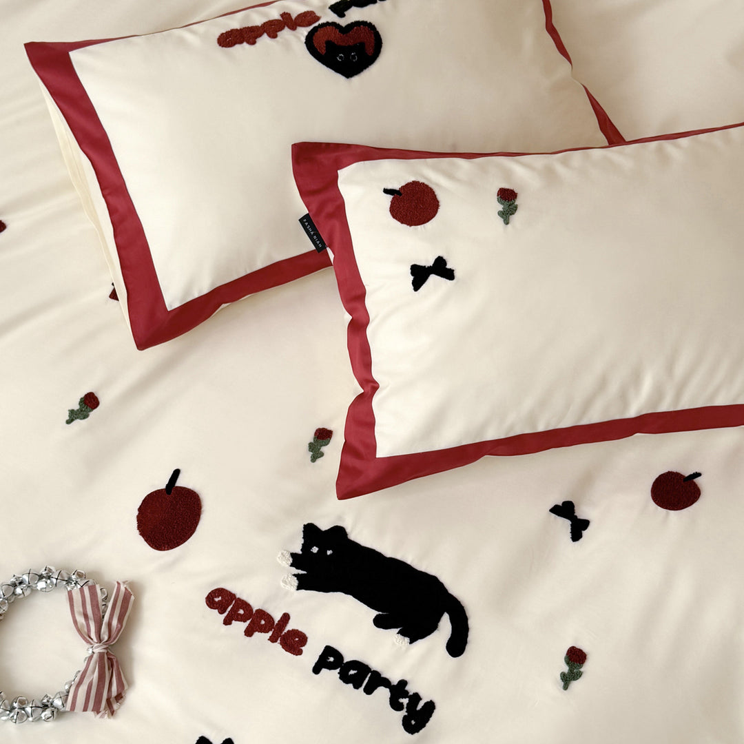 Embroidered Cotton-Blend Duvet Cover Set with Contrasting Border and Pillow Shams