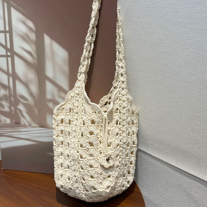 Hand-knotted shoulder bag in modern design Stornfield