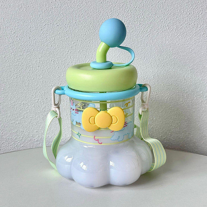 Women's water bottle with integrated silicone carrying handle and playful design Stornfield