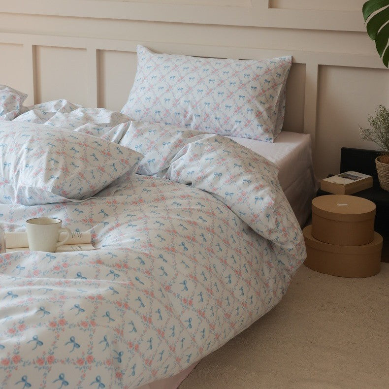 Cotton percale bedding set with botanical sketch print and concealed hotel closure