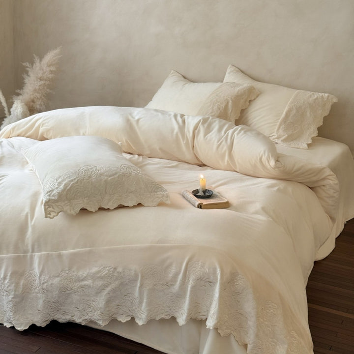Cotton satin bedding set with delicate lace trim ruffle and satin finish