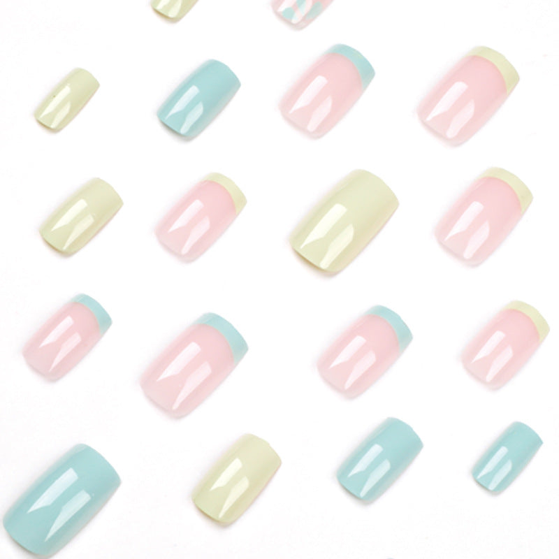 Artful nail extensions in trendy floral design Stornfield