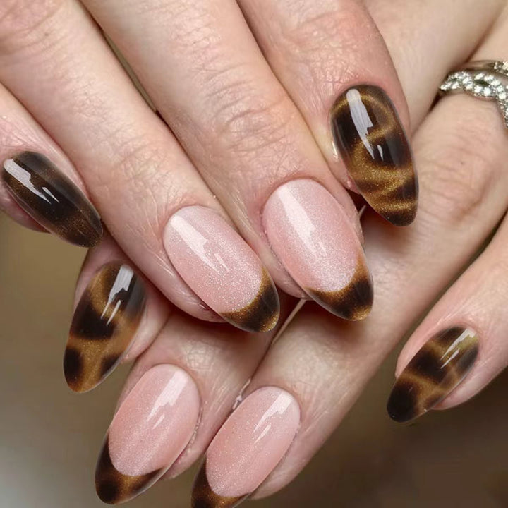 Artifical nails with elegant tortoiseshell tips Stornfield
