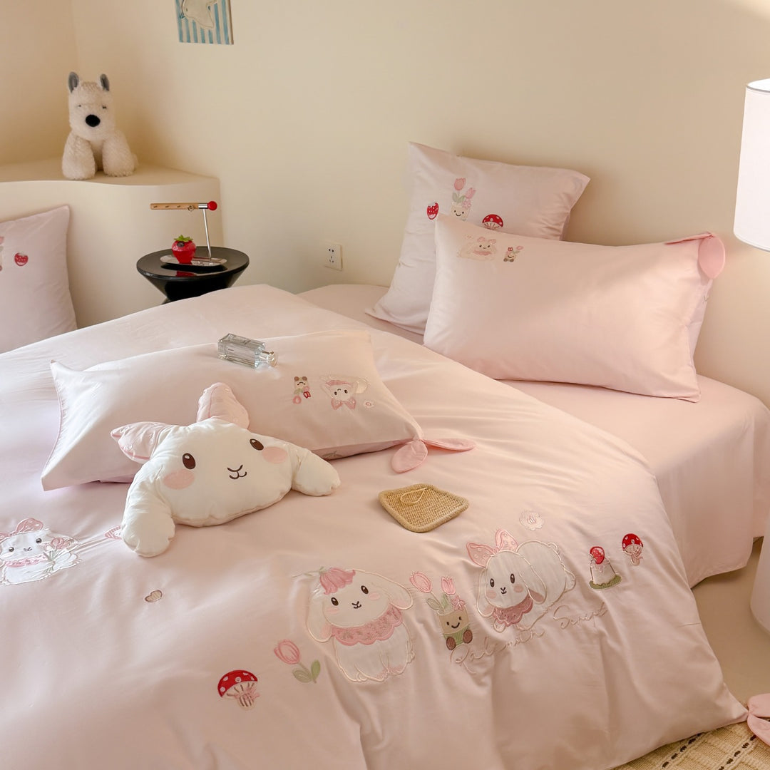 Children's bedding set with cute animal embroidery made of cotton blend