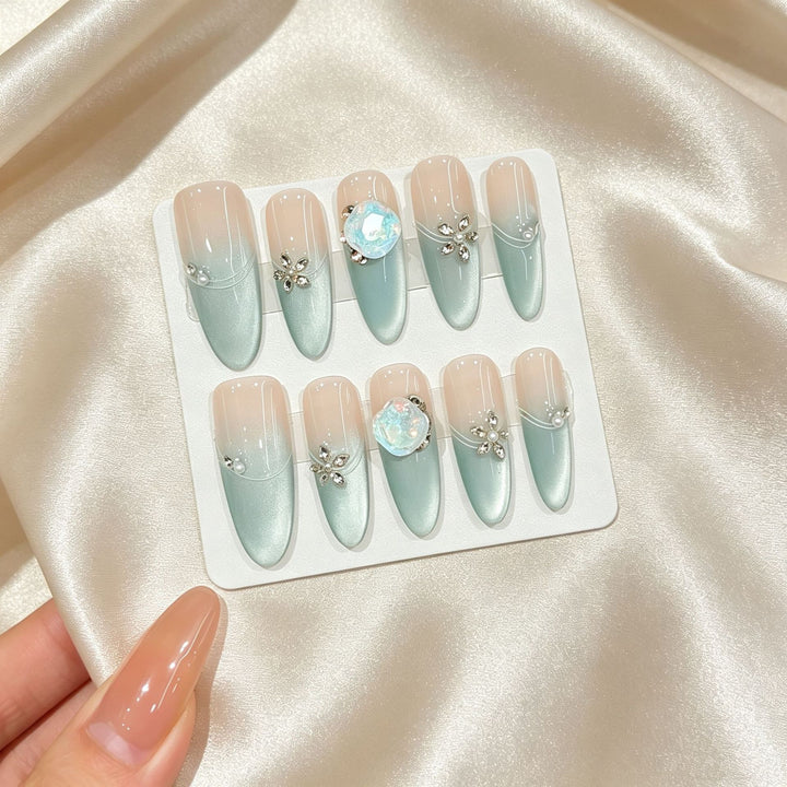 Glamorous Rhinestone-Embellished Press-On Nail Set  1791773519
