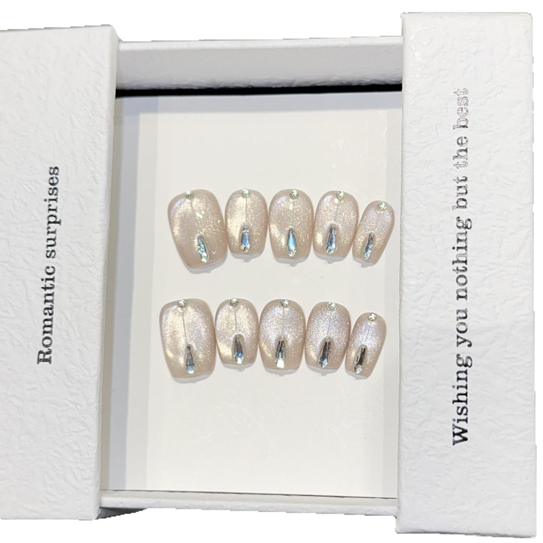 Artificial nails with elegant glamour design Stornfield