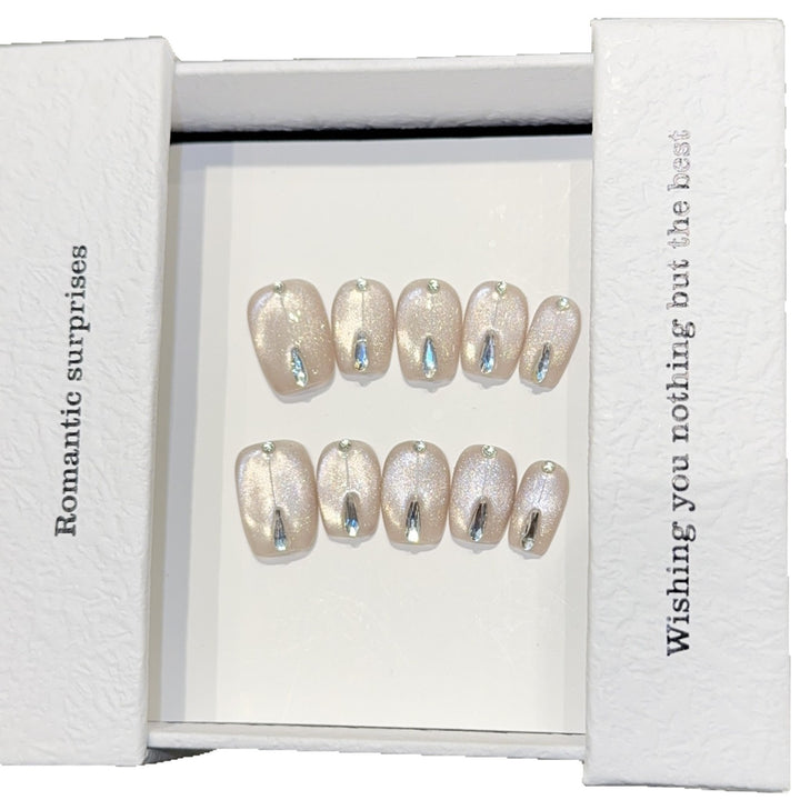 Artificial nails with elegant glamour design Stornfield