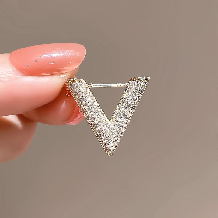 Elegant V-Shaped Brooch with Sparkling Crystals Stornfield
