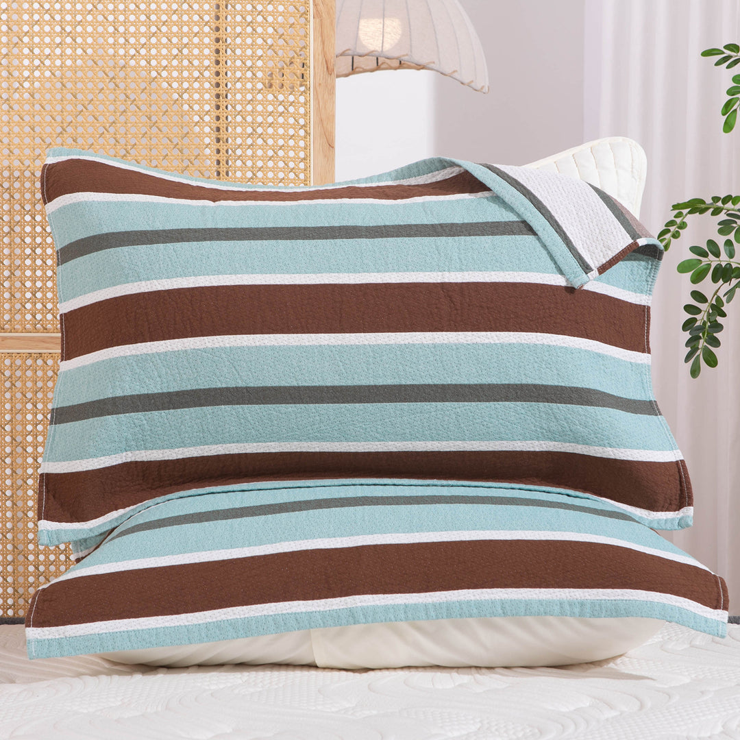 Women's pillowcase with delicate floral motif Stornfield