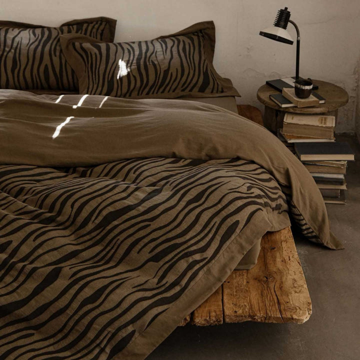Zebra-Print Reversible Linen-Blend Duvet Cover Set with Pillow Shams