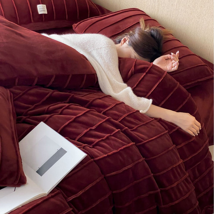 Bedding set with vertical textured piping and soft velvet look