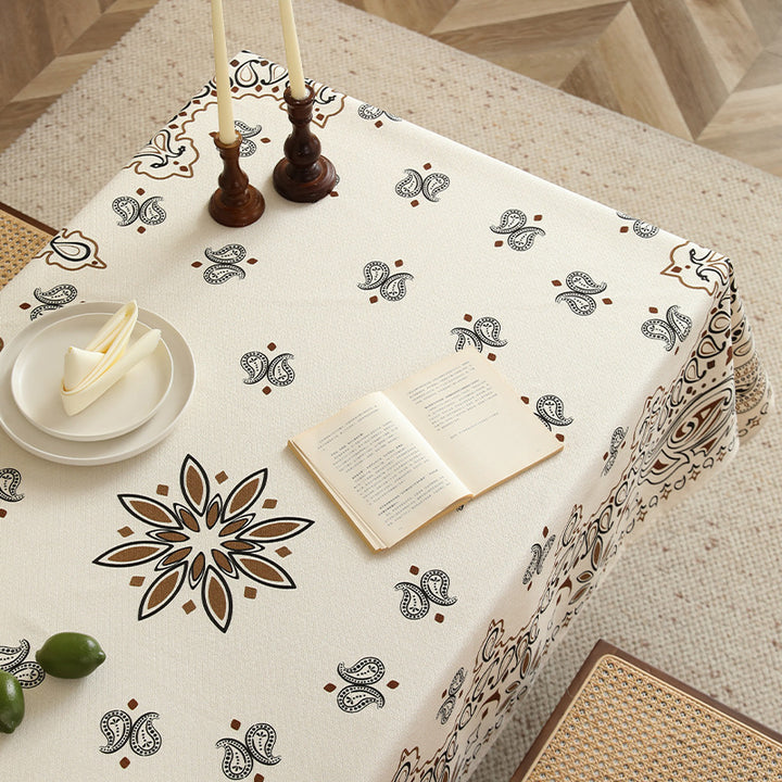 Printed rectangular tablecloth made of cotton blend with paisley border Stornfield