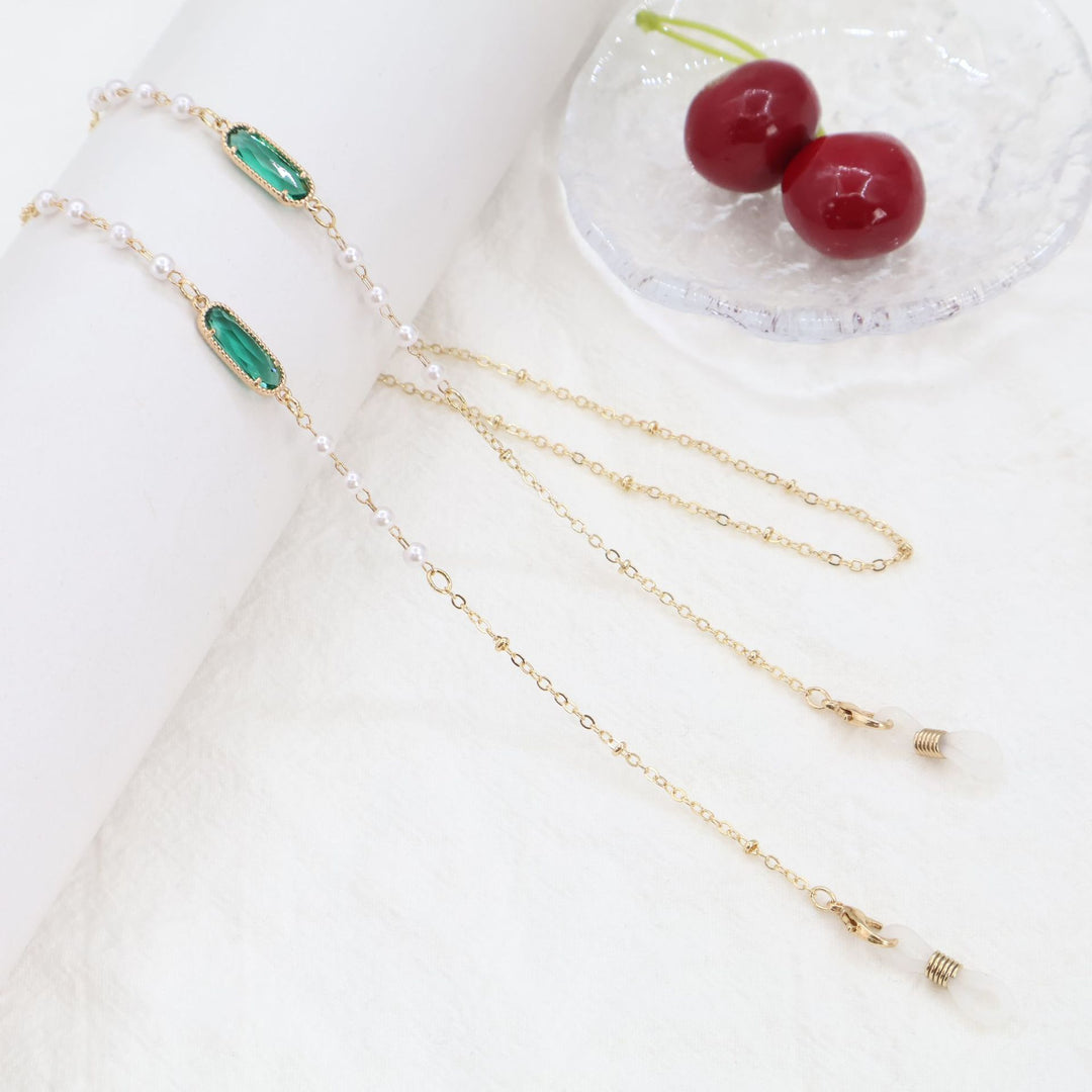 Elegant Eyewear Chain Holder Stornfield