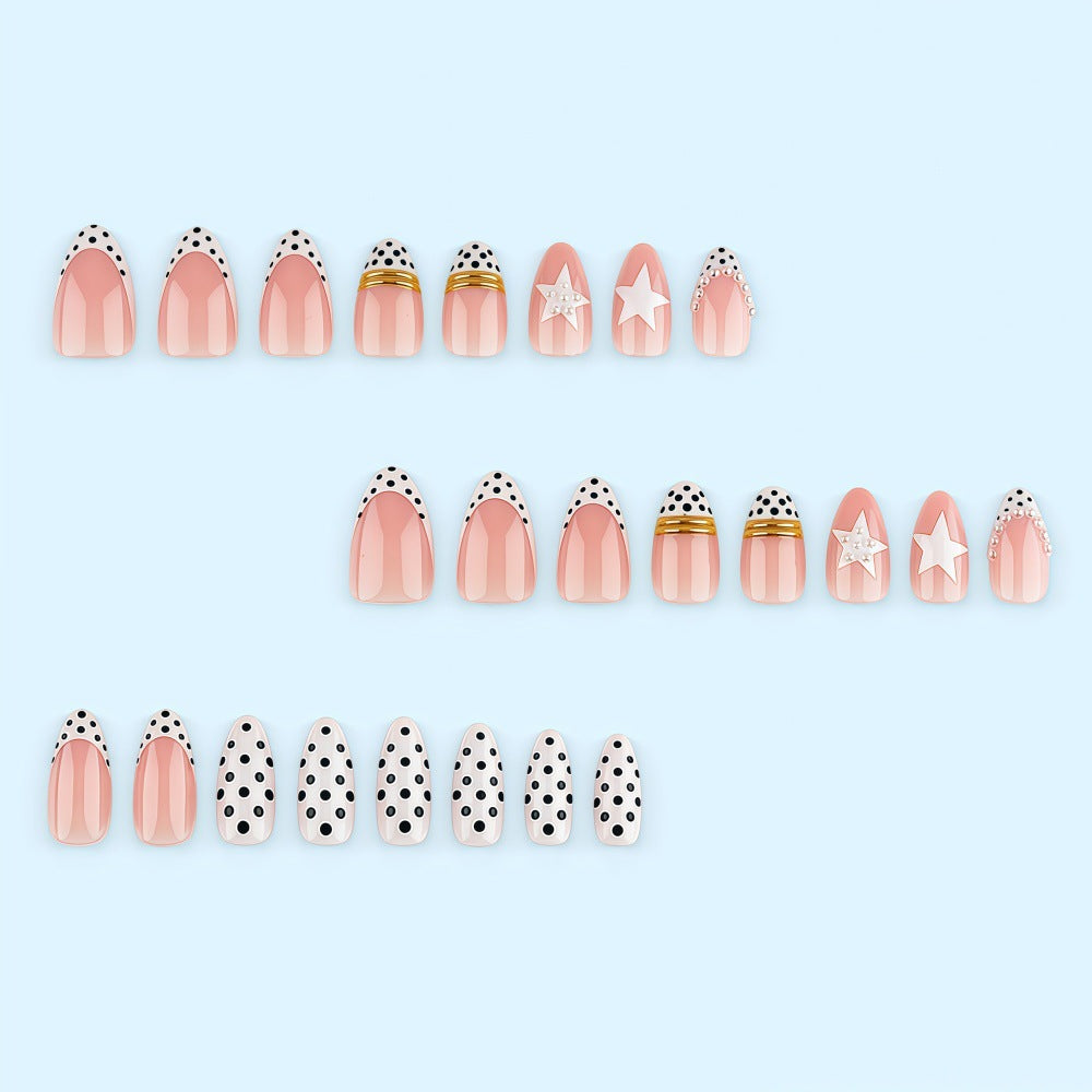 Custom-designed artificial nails with 3D applications Stornfield