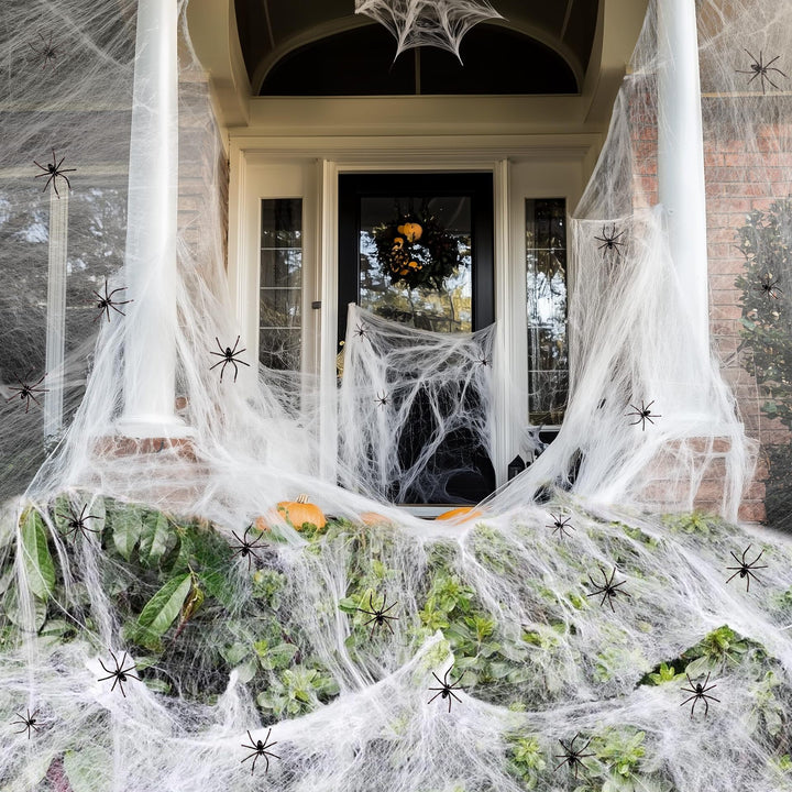 Halloween decoration set with stretchable artificial cobwebs and decorative spiders