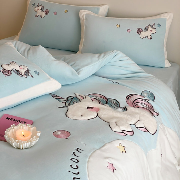 Plush Appliqué Unicorn Bedding Set with Quilted Cloud Motif and Decorative Shams