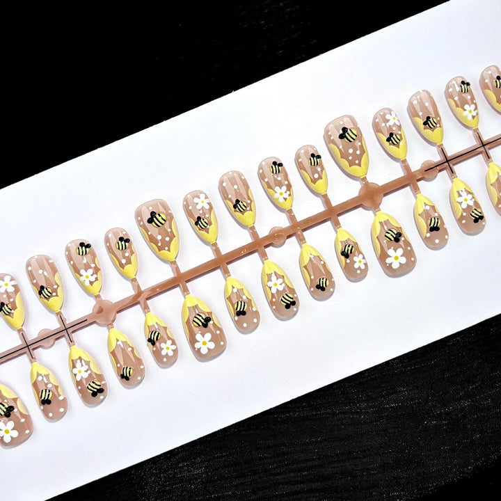 Artistic Bee-Design Press-On Nails