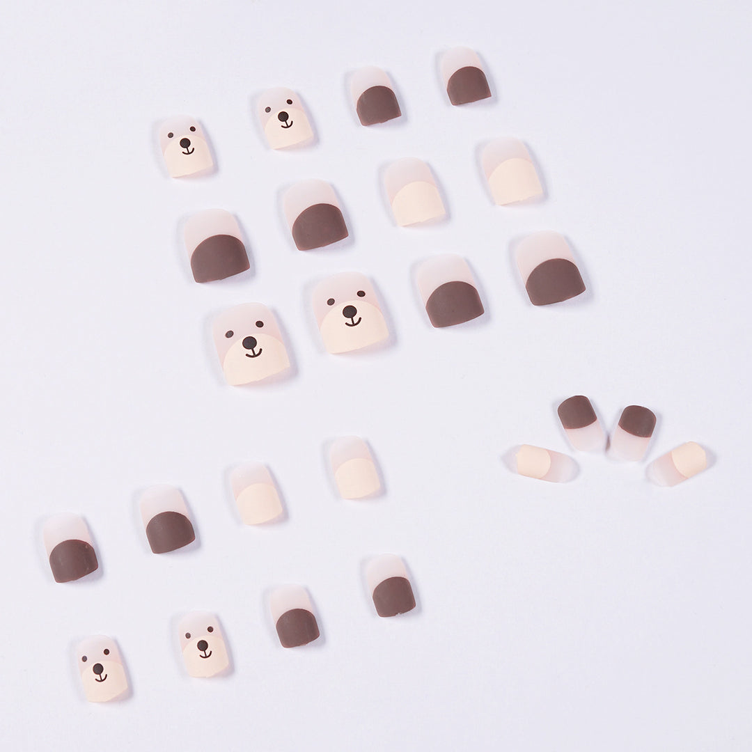 Cute nail art with bear motifs Stornfield