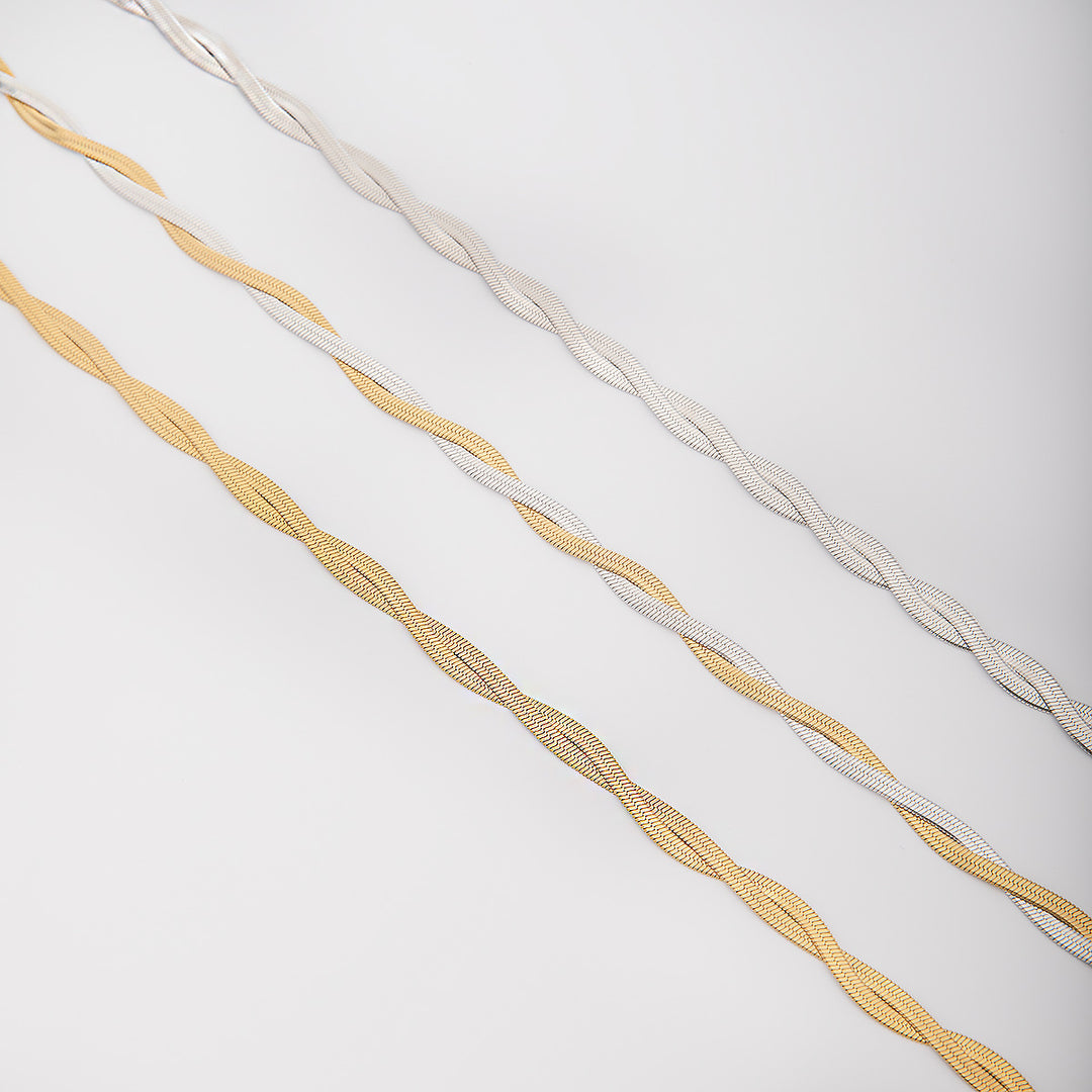 Elegant Textured Wire Bracelet Stornfield