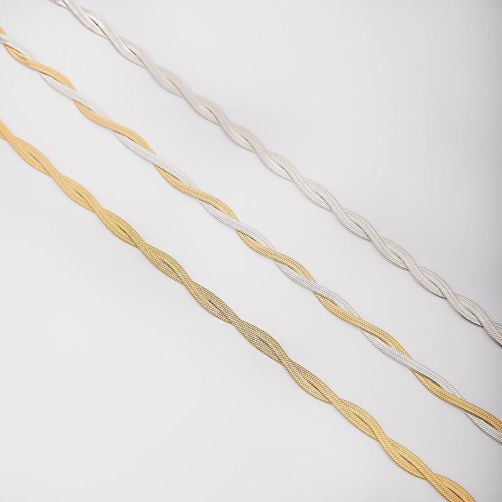 Elegant Textured Wire Bracelet Stornfield