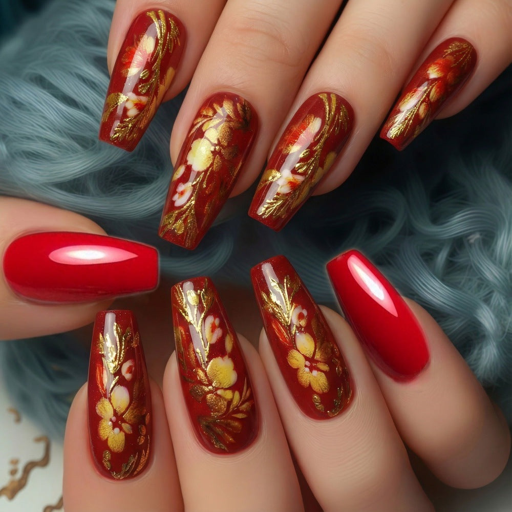 Artful nail tips in an elegant flower pattern Stornfield