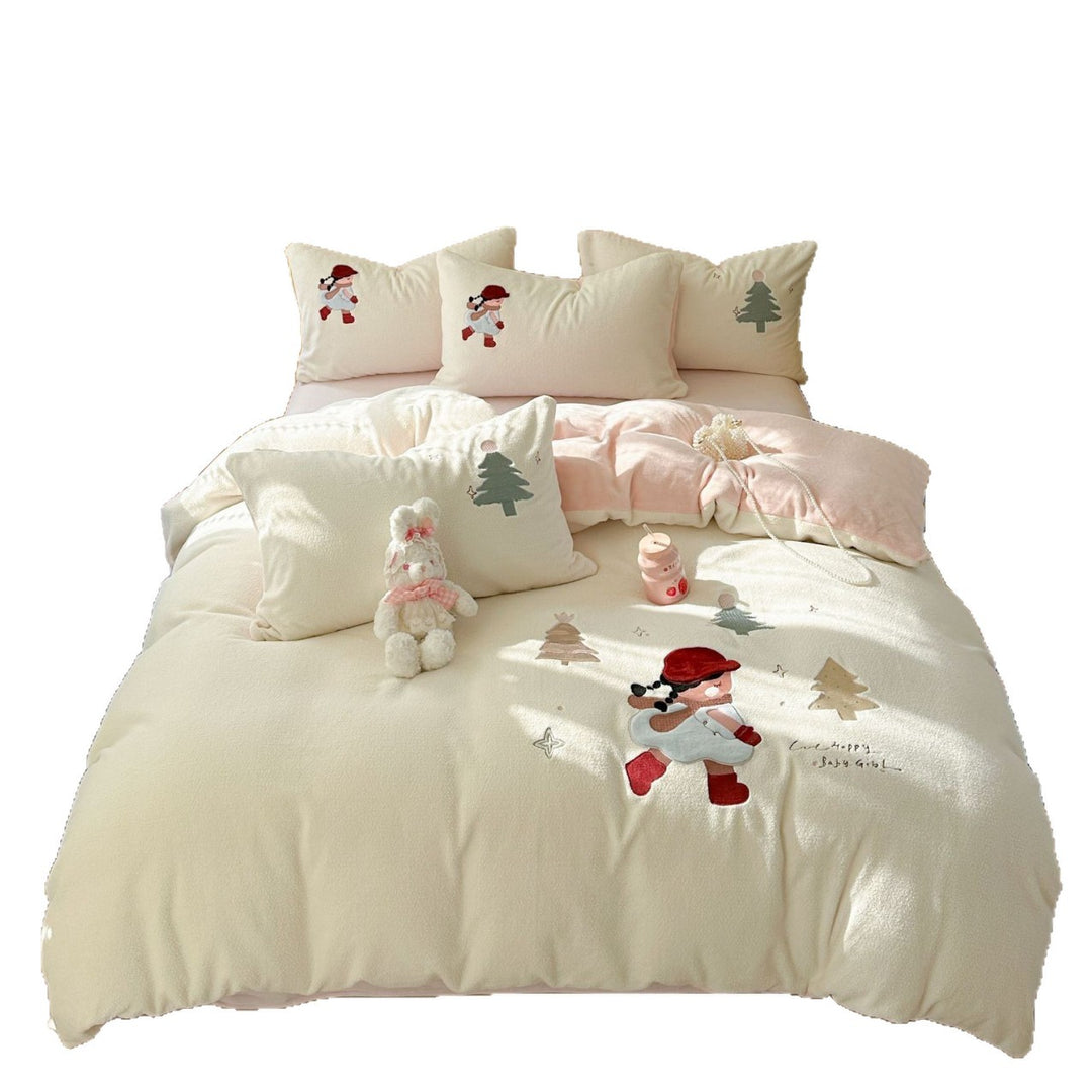 Children's bedding set with cozy fleece surface, embroidered figures and pillowcases