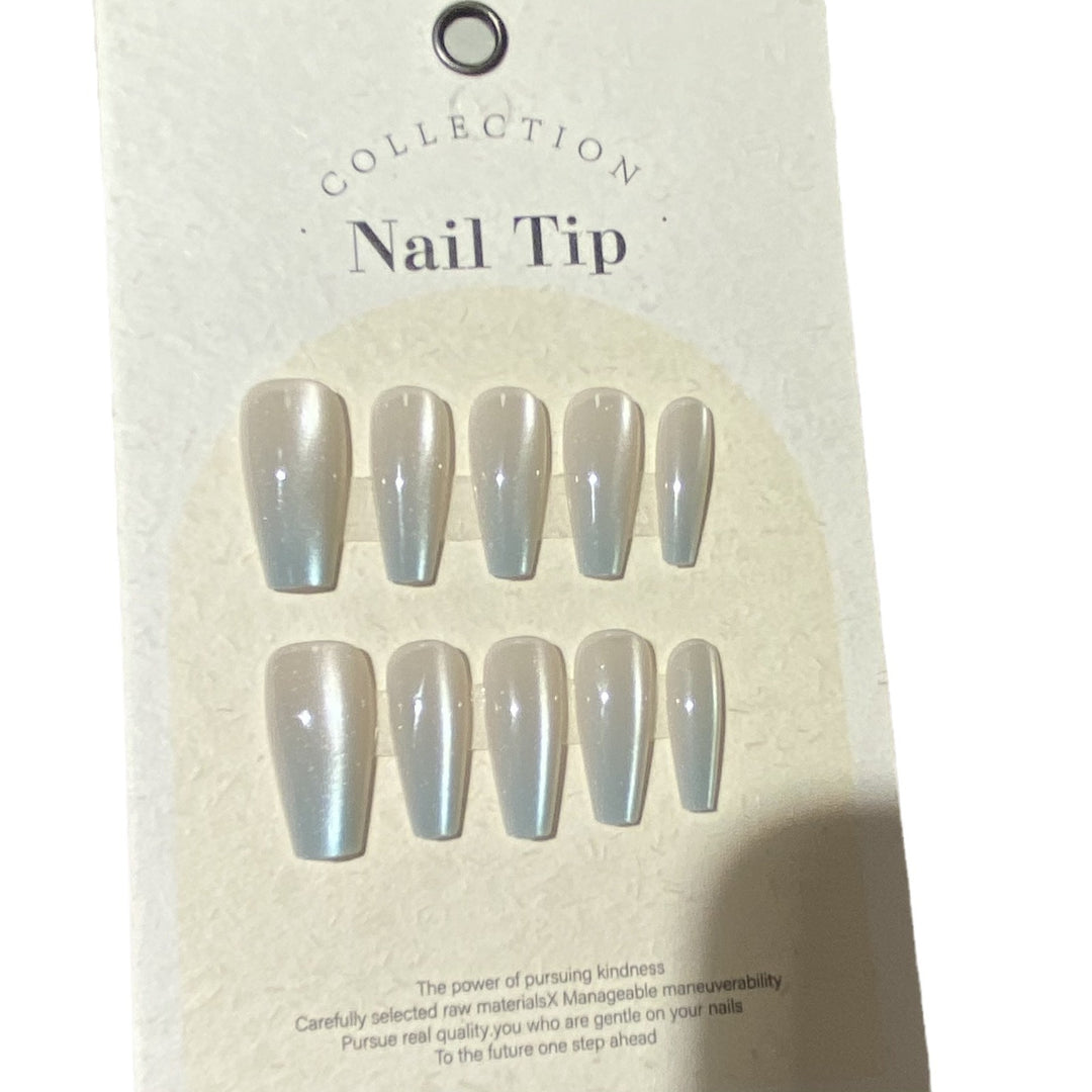 Elegant Press-On Nail Set with Shimmering Finish