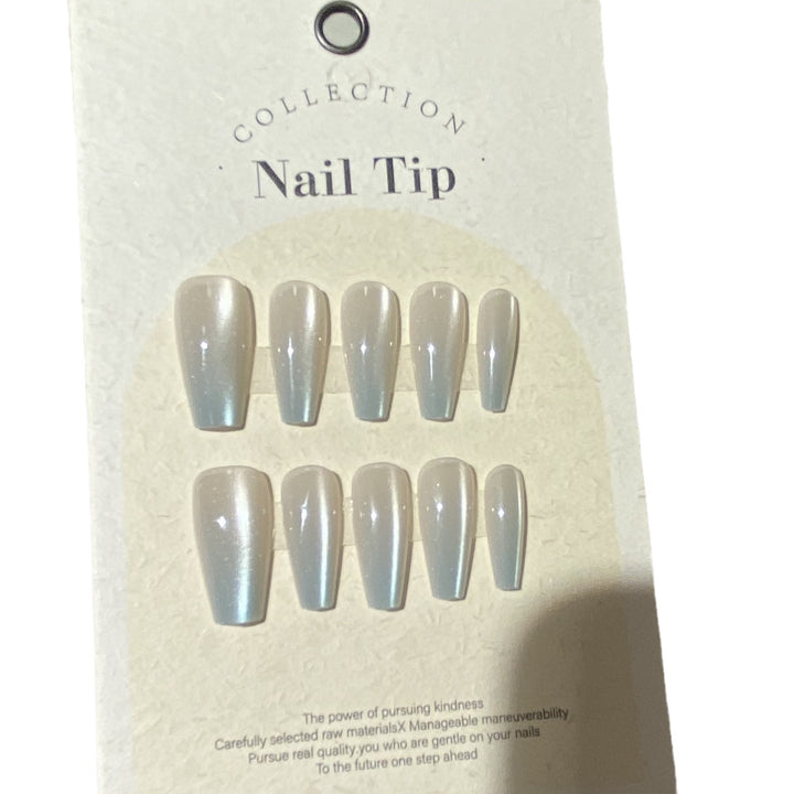Elegant Press-On Nail Set with Shimmering Finish