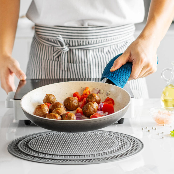 Non-slip silicone mat for cookware Stornfield