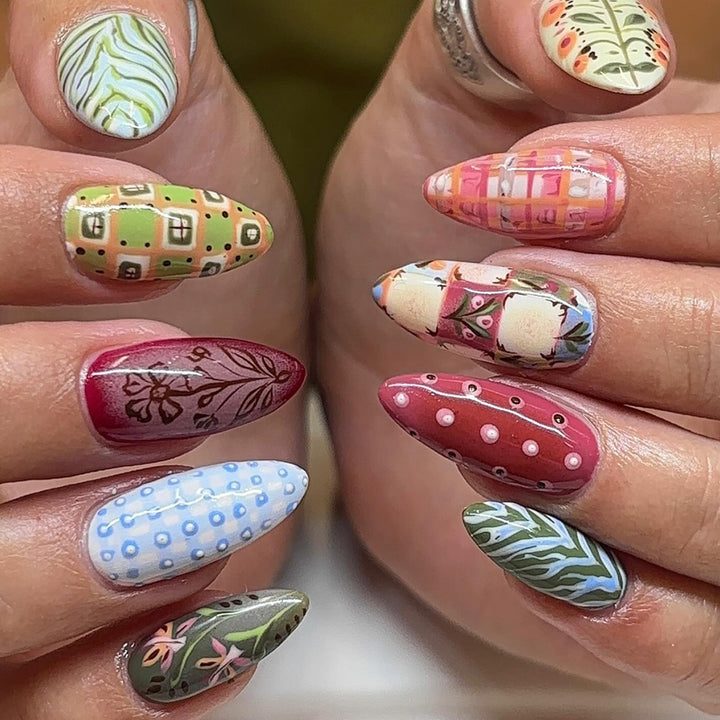 Artificial nails in elegant geometric design Stornfield