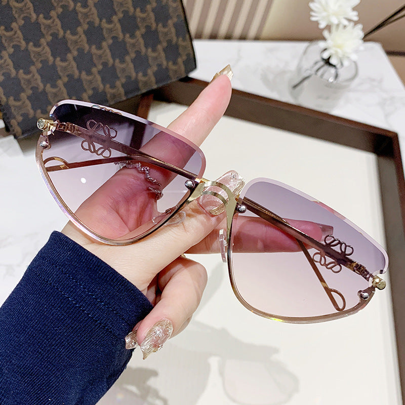 Ladies extravagant sunglasses with modern, geometric frame Stornfield