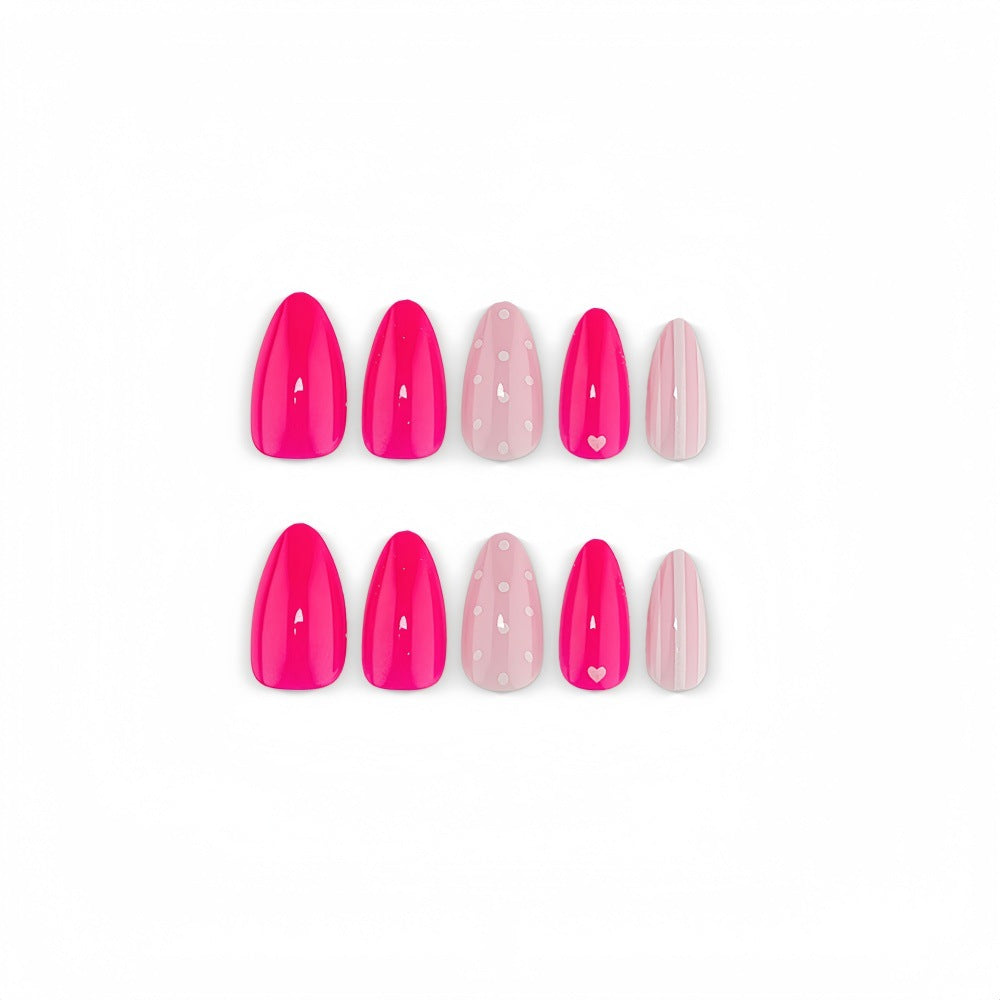 Artificial nails in playful design with hearts and dots Stornfield